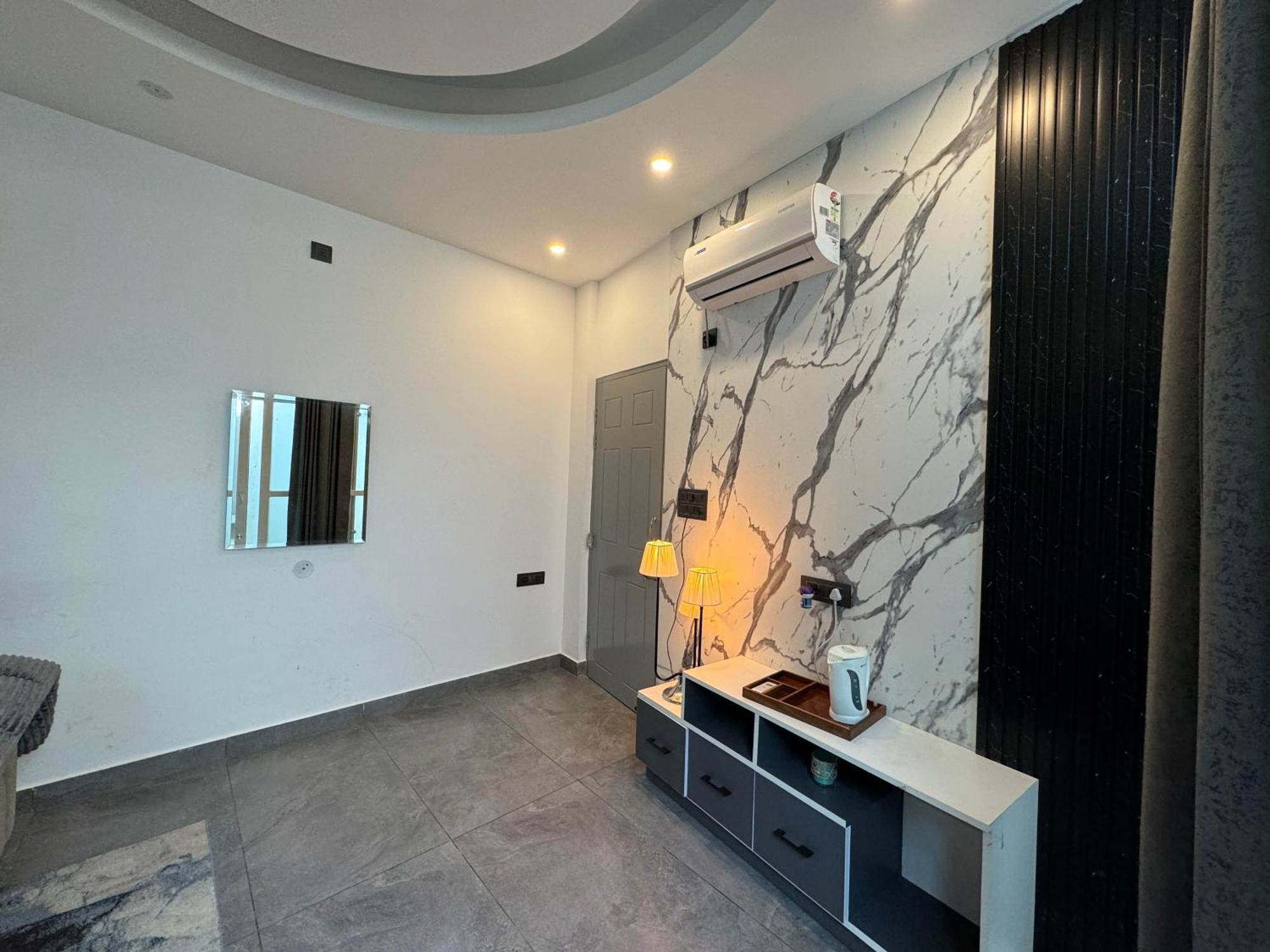Saraiville- Luxury Riverside Cottages Дехрадун Екстериор снимка