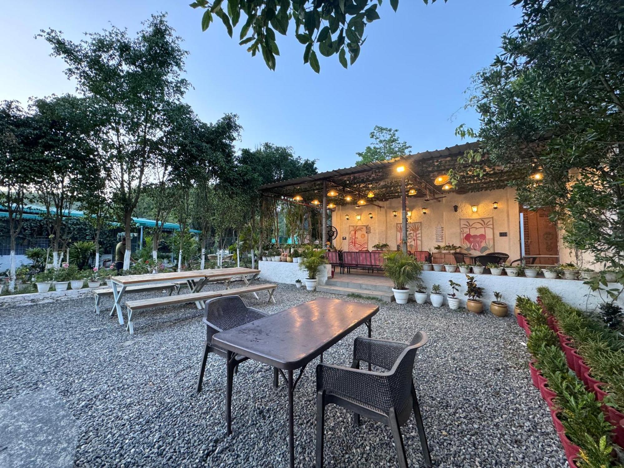 Saraiville- Luxury Riverside Cottages Дехрадун Екстериор снимка
