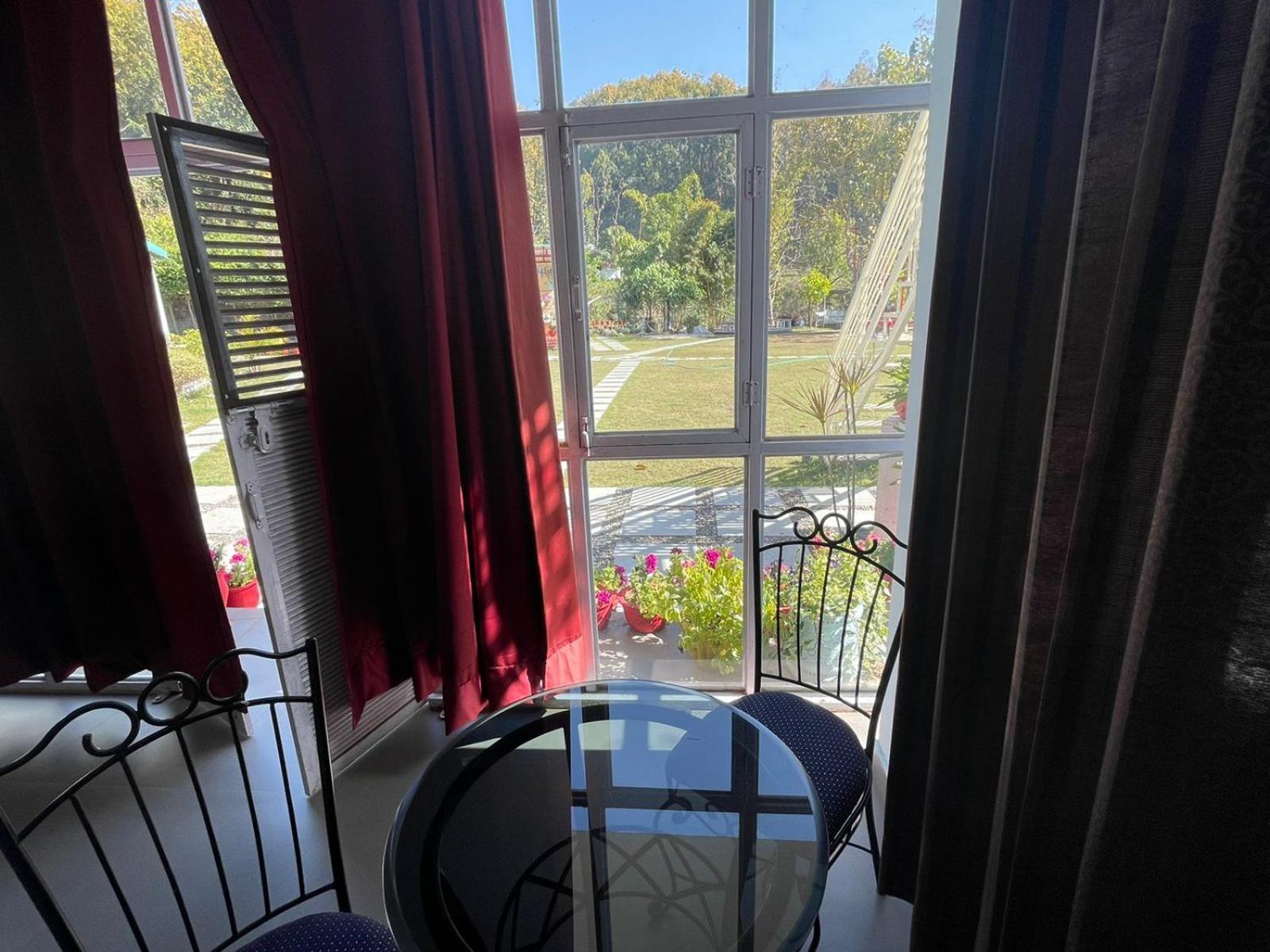 Saraiville- Luxury Riverside Cottages Дехрадун Екстериор снимка