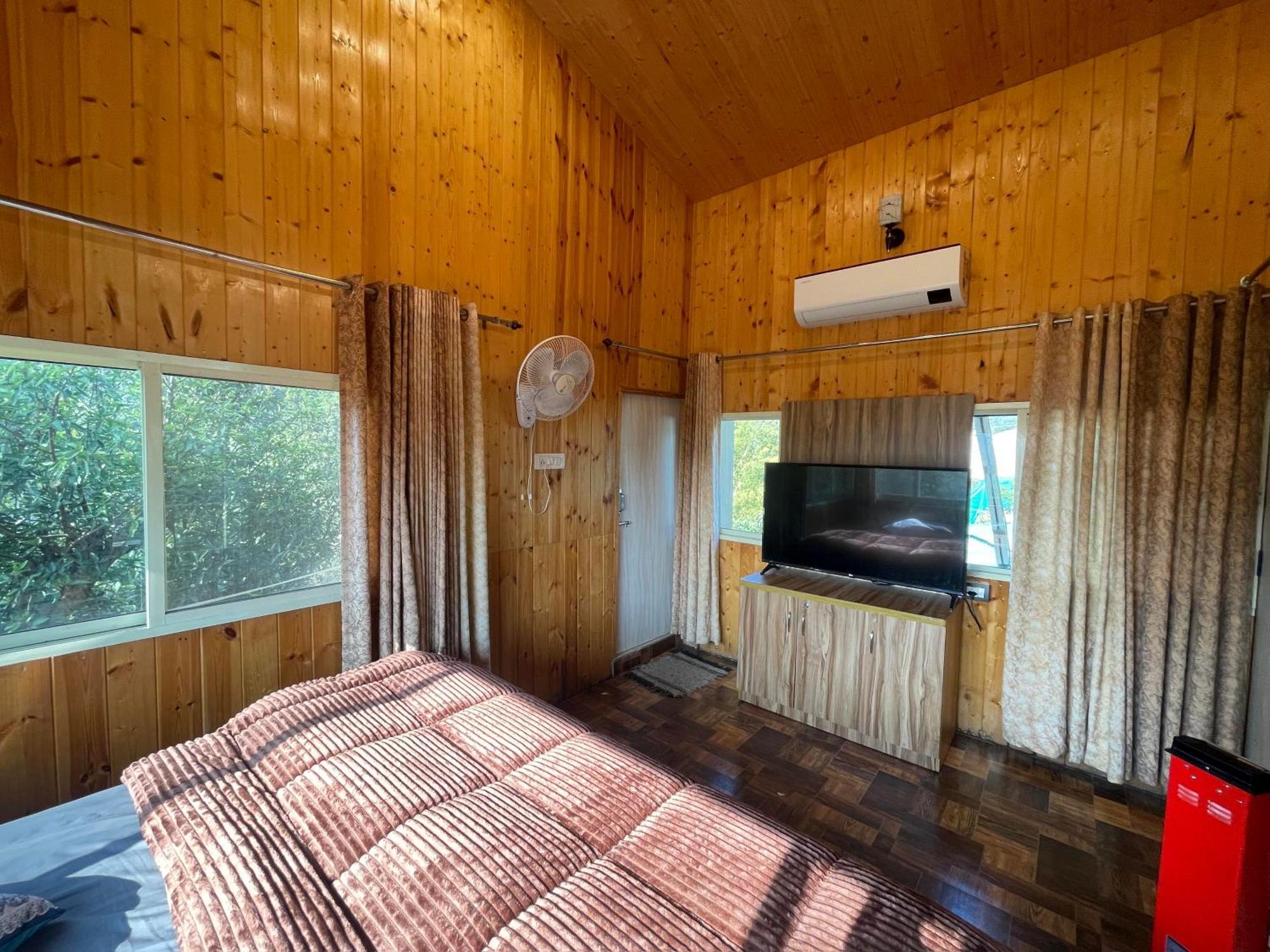 Saraiville- Luxury Riverside Cottages Дехрадун Екстериор снимка